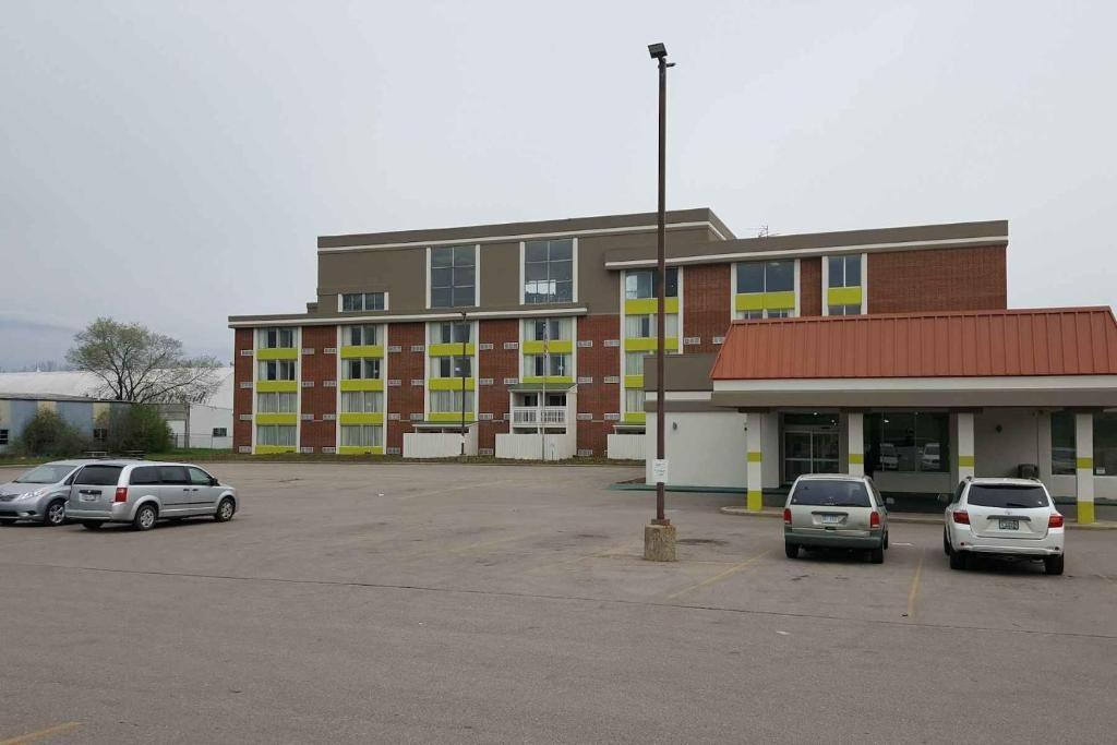 Days Inn & Suites By Wyndham Grand Rapids Near Downtown Wyoming Exterior photo