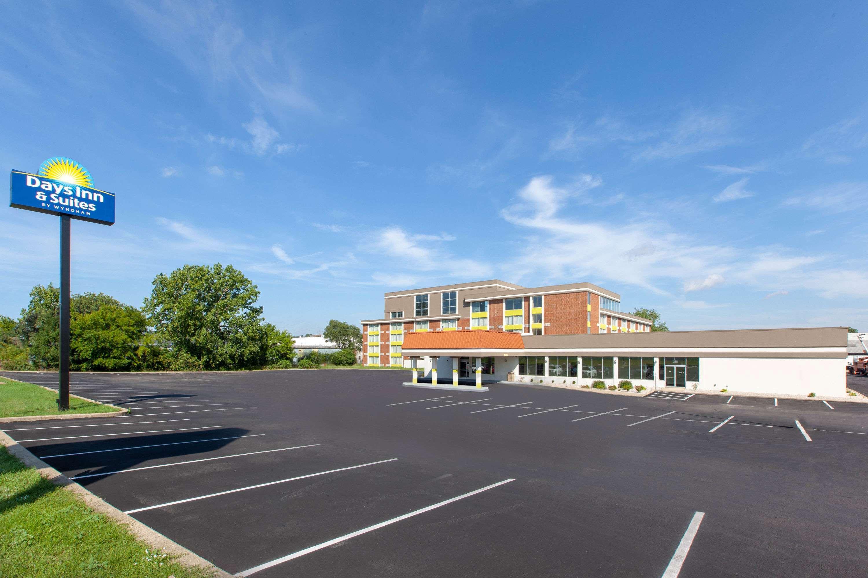 Days Inn & Suites By Wyndham Grand Rapids Near Downtown Wyoming Exterior photo