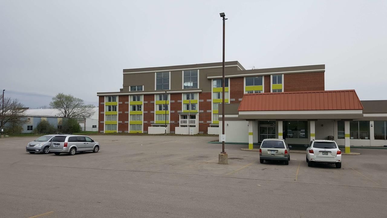 Days Inn & Suites By Wyndham Grand Rapids Near Downtown Wyoming Exterior photo